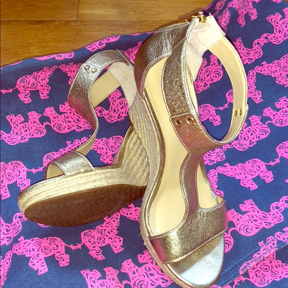 MICHAEL Michael Kors Gold T strap sandals size 7